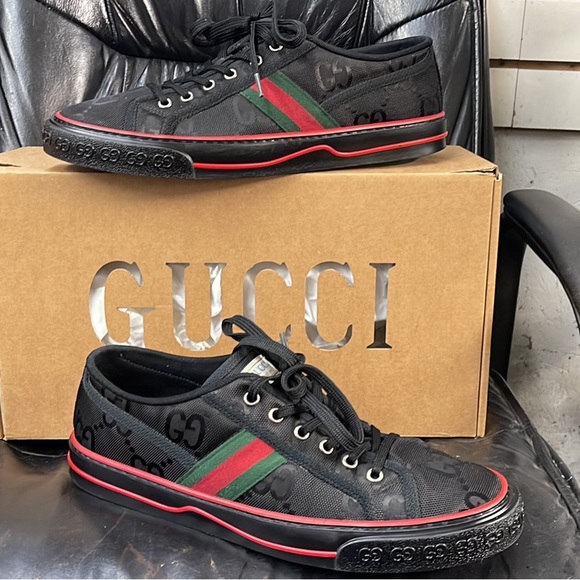 Designer Gucci Shoes. Size 10. Semi-used.. shoes were wears about three times - Picture 3 of 8